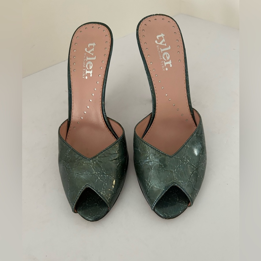 Tyler by Richard Tyler High Heeled Peep Toe Mules size 6. Green/blue. Very nice